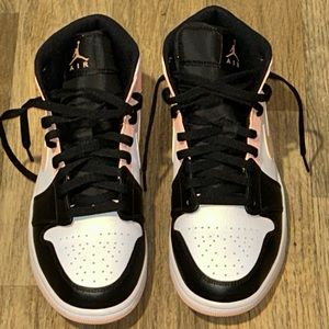 Jordan Retro 1 Mid Crimson Tint